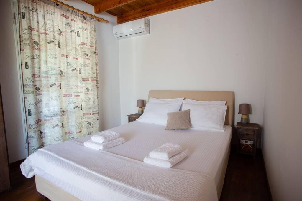 Kohyli Beachfront House Agia Pelagia Chlomou Exterior photo